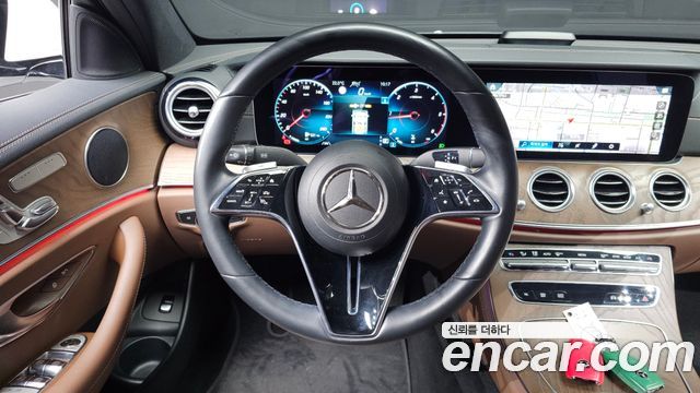 Mercedes-Benz E-Class 2021 — photo 13