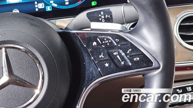 Mercedes-Benz E-Class 2021 — photo 18