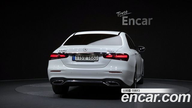 Mercedes-Benz E-Class 2022 — photo 4