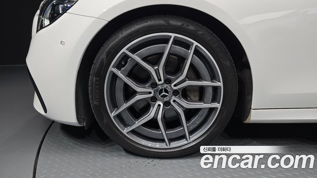 Mercedes-Benz E-Class 2022 — photo 5