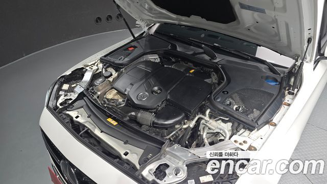 Mercedes-Benz E-Class 2022 — photo 6
