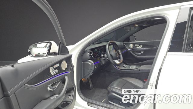 Mercedes-Benz E-Class 2022 — photo 13