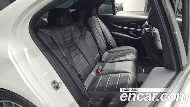 Mercedes-Benz E-Class 2022 — photo 17