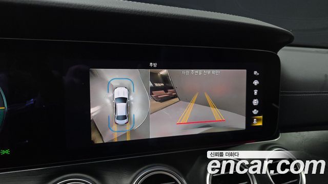 Mercedes-Benz E-Class 2022 — photo 20