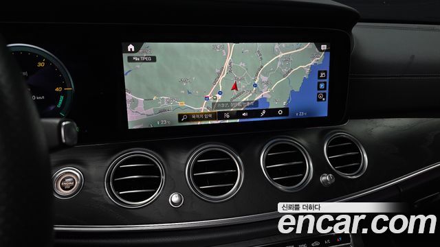 Mercedes-Benz E-Class 2022 — photo 23