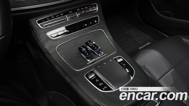 Mercedes-Benz E-Class 2022 — photo 24