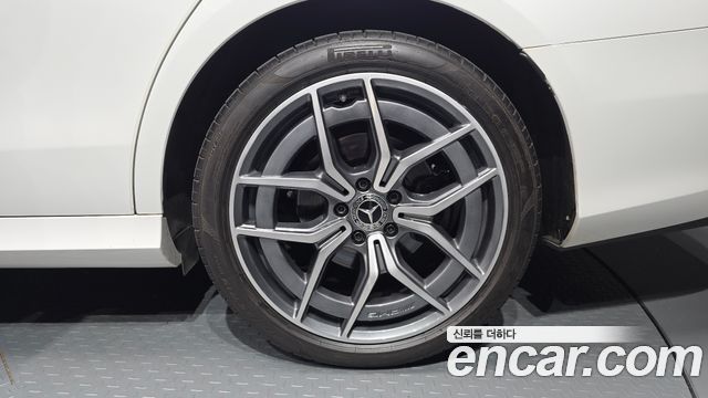 Mercedes-Benz E-Class 2022 — photo 7