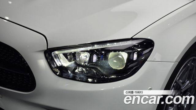 Mercedes-Benz E-Class 2022 — photo 8