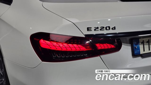 Mercedes-Benz E-Class 2022 — photo 9