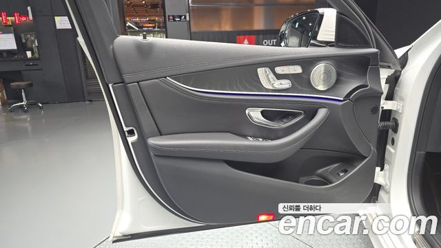 Mercedes-Benz E-Class 2022 — photo 14