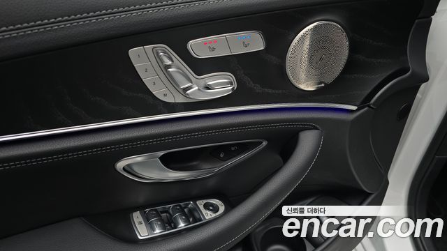Mercedes-Benz E-Class 2022 — photo 27