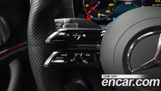 Mercedes-Benz E-Class 2022 — photo 31