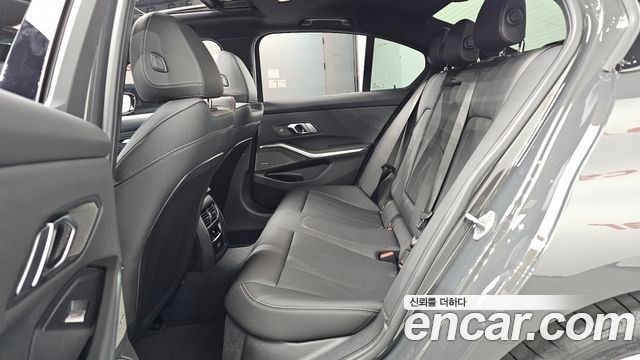 BMW 3-Series 2025 — photo 18