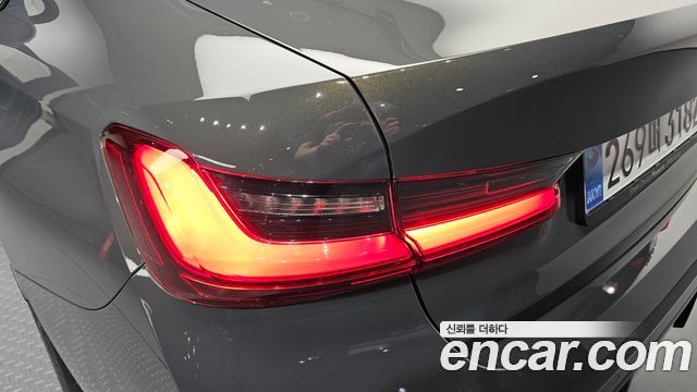 BMW 3-Series 2025 — photo 9