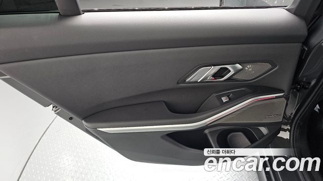 BMW 3-Series 2025 — photo 15