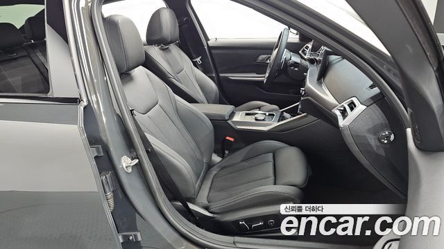 BMW 3-Series 2025 — photo 16