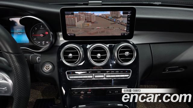 Mercedes-Benz C-Class 2019 — photo 14