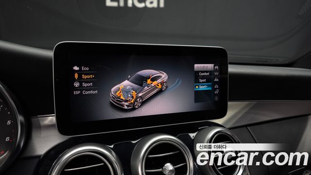 Mercedes-Benz C-Class 2019 — photo 16