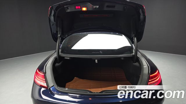 Mercedes-Benz C-Class 2019 — photo 20