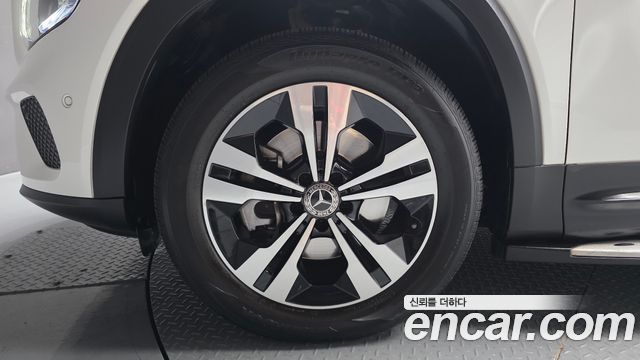 Mercedes-Benz GLB-Class 2021 — photo 5