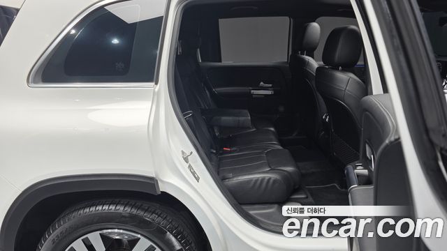 Mercedes-Benz GLB-Class 2021 — photo 17