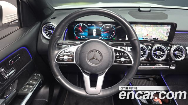 Mercedes-Benz GLB-Class 2021 — photo 20