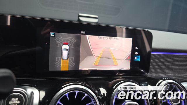 Mercedes-Benz GLB-Class 2021 — photo 21