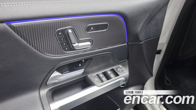 Mercedes-Benz GLB-Class 2021 — photo 24