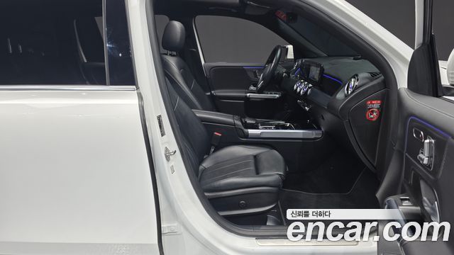 Mercedes-Benz GLB-Class 2021 — photo 16