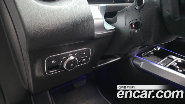 Mercedes-Benz GLB-Class 2021 — photo 27