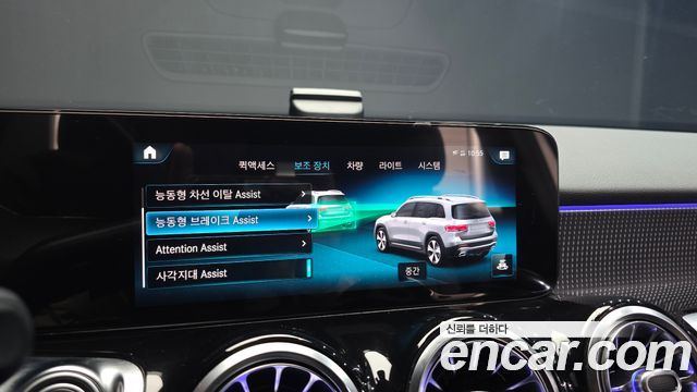 Mercedes-Benz GLB-Class 2021 — photo 31