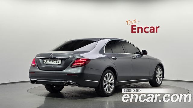 Mercedes-Benz E-Class 2018 — photo 2