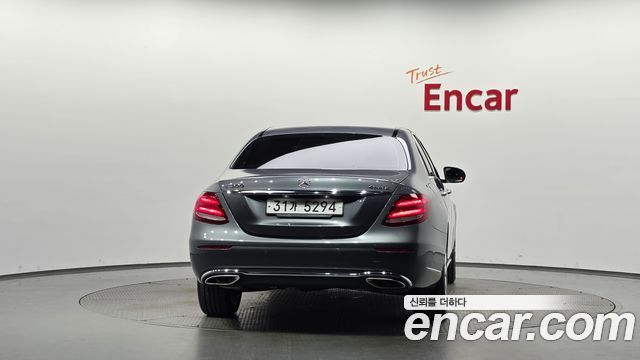 Mercedes-Benz E-Class 2018 — photo 4