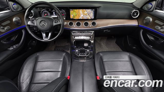 Mercedes-Benz E-Class 2018 — photo 10