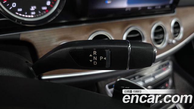 Mercedes-Benz E-Class 2018 — photo 12
