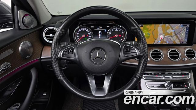 Mercedes-Benz E-Class 2018 — photo 19