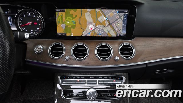 Mercedes-Benz E-Class 2018 — photo 20