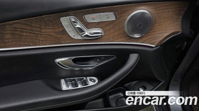 Mercedes-Benz E-Class 2018 — photo 23