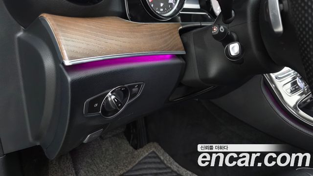 Mercedes-Benz E-Class 2018 — photo 24