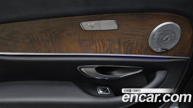 Mercedes-Benz E-Class 2018 — photo 25