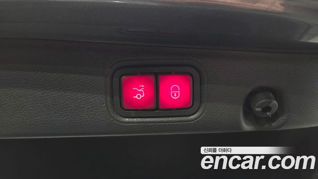 Mercedes-Benz E-Class 2018 — photo 26
