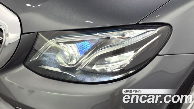 Mercedes-Benz E-Class 2018 — photo 8