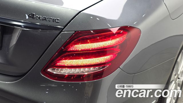 Mercedes-Benz E-Class 2018 — photo 9
