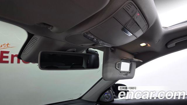 Mercedes-Benz E-Class 2018 — photo 31