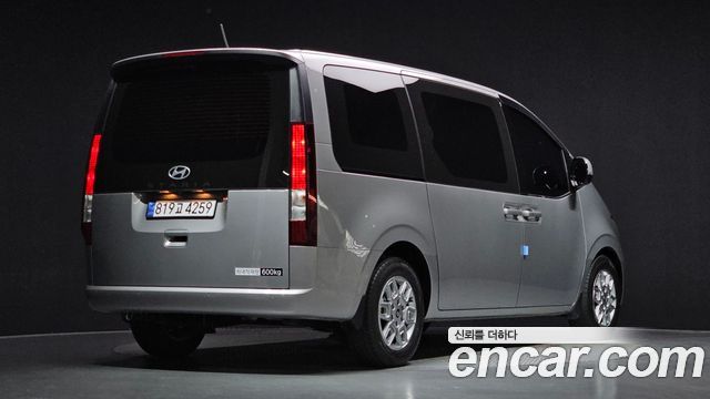 Hyundai Staria 2025 — photo 2