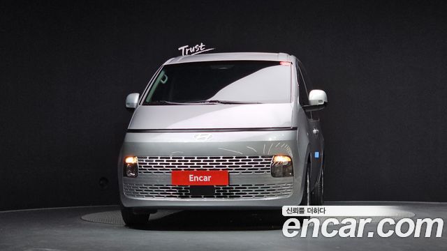 Hyundai Staria 2025 — photo 3