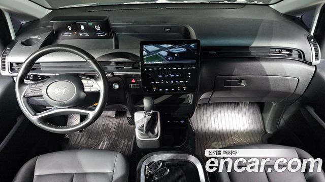 Hyundai Staria 2025 — photo 10