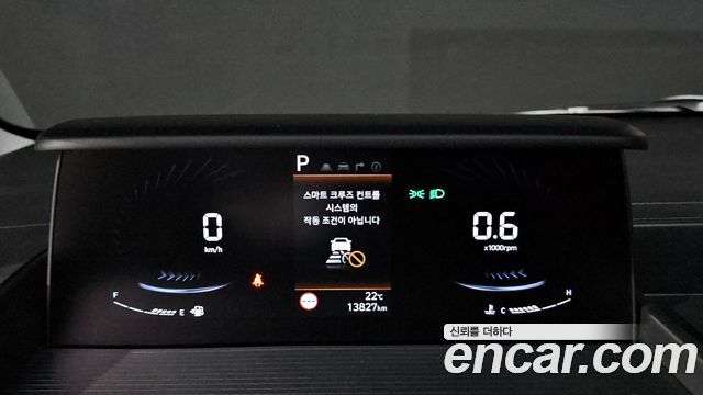 Hyundai Staria 2025 — photo 11