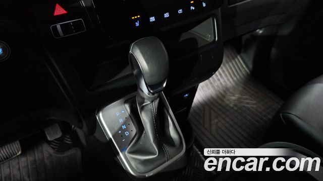 Hyundai Staria 2025 — photo 12