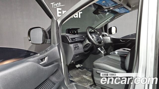 Hyundai Staria 2025 — photo 13
